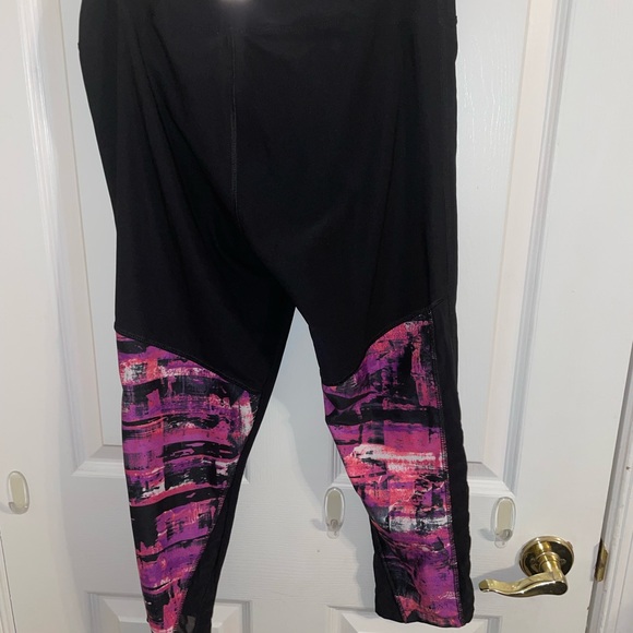 Marika patterned and mesh cut out capri - Picture 2 of 4